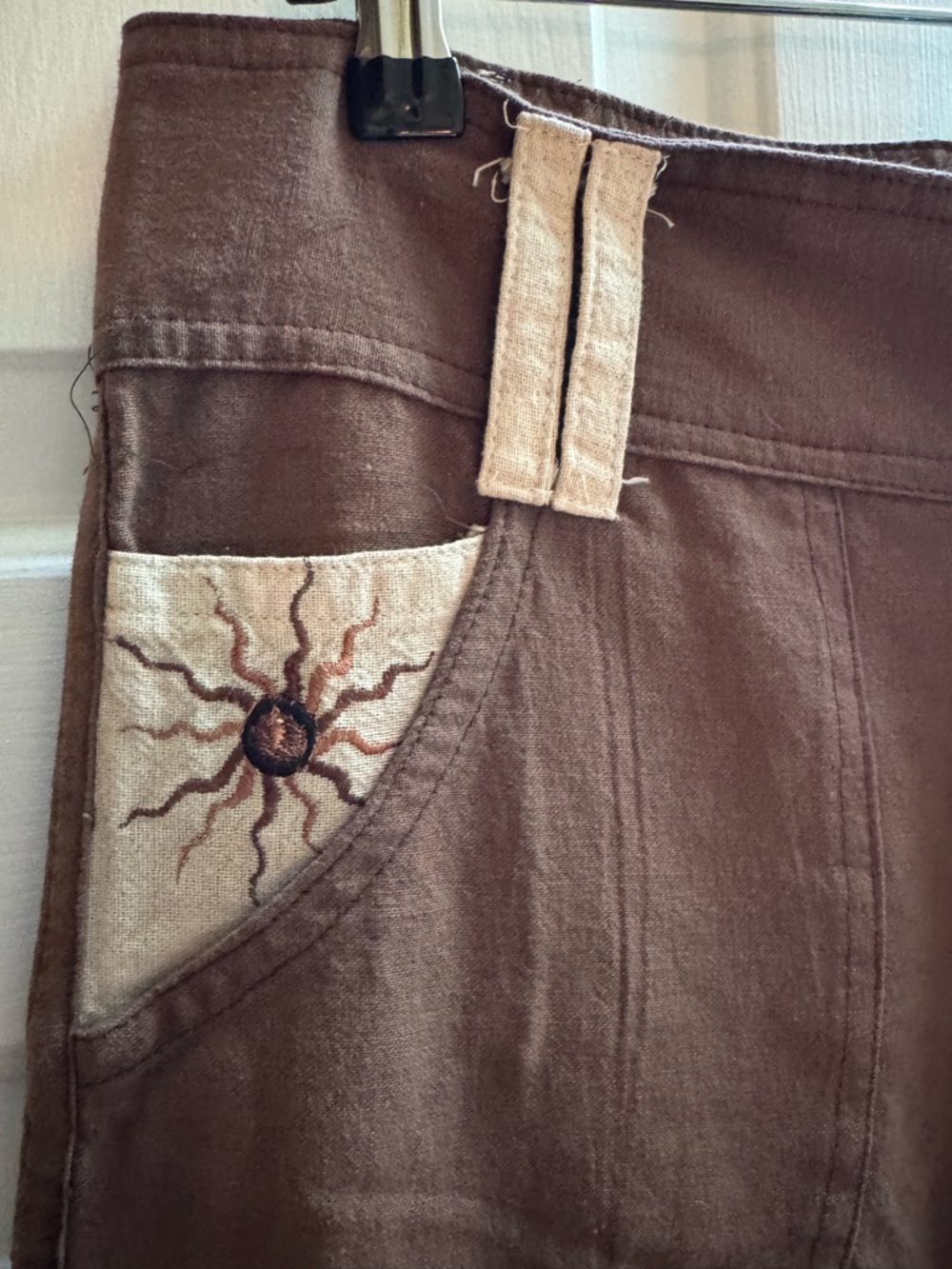 Kathmandu Imports Embroidered Sun Pocket Brown Cargo Cropped Pants Womens Medium - Picture 3 of 16